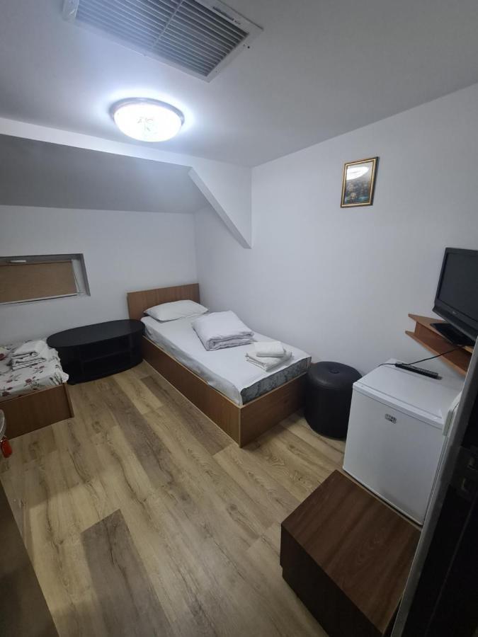 Hotel Safta Hotels Pielestii Extérieur photo