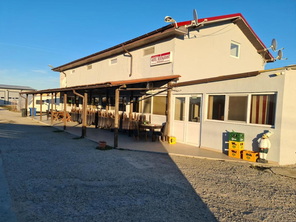 Hotel Safta Hotels Pielestii Extérieur photo