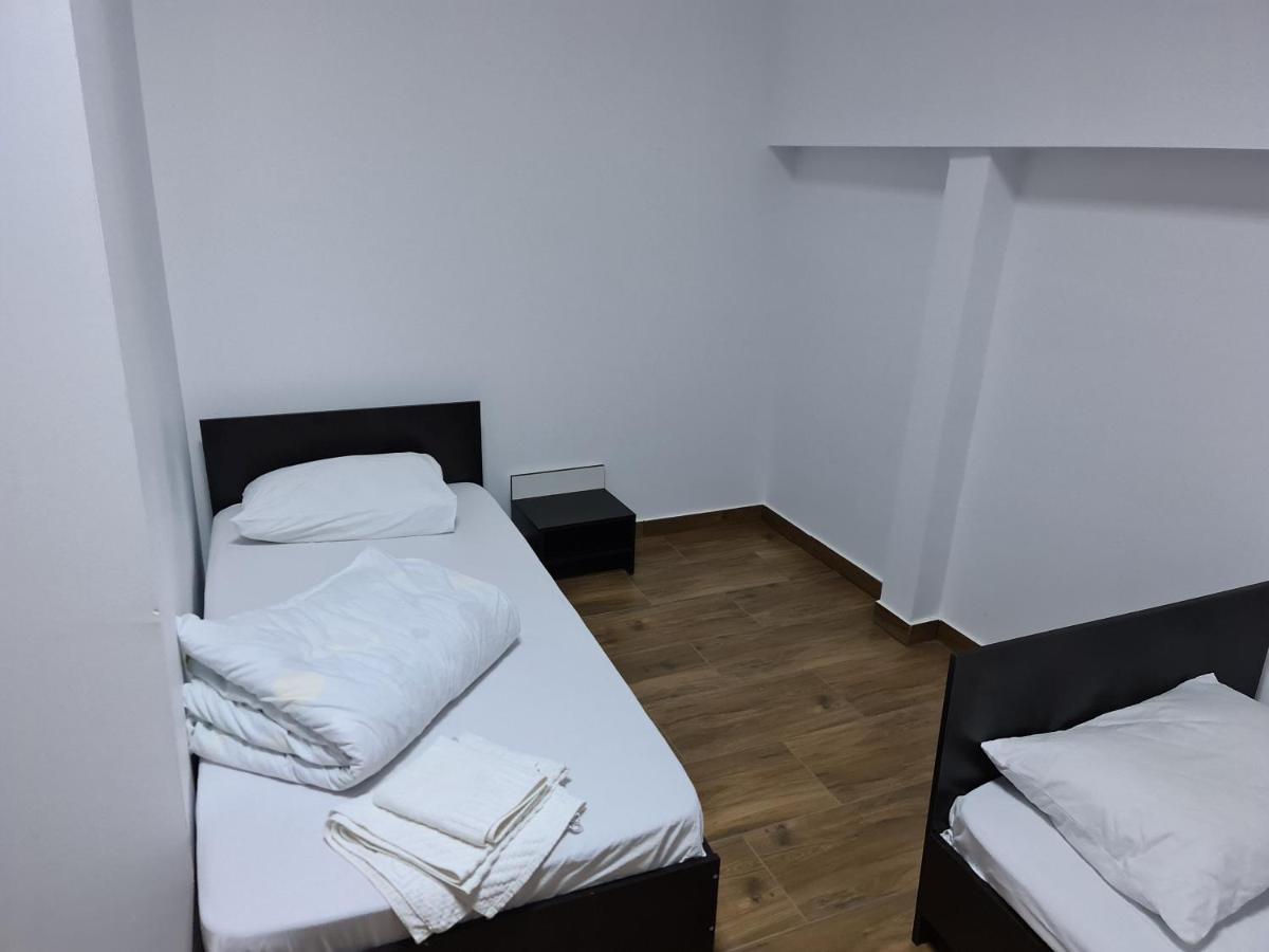 Hotel Safta Hotels Pielestii Extérieur photo